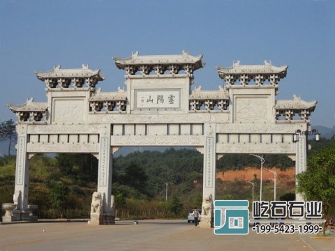景區石牌坊安裝後的效果
